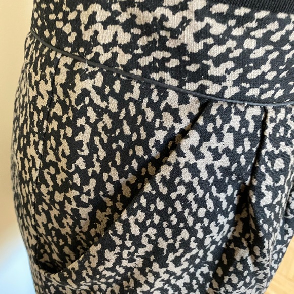 Patterned Mini Skirt - Picture 3 of 9
